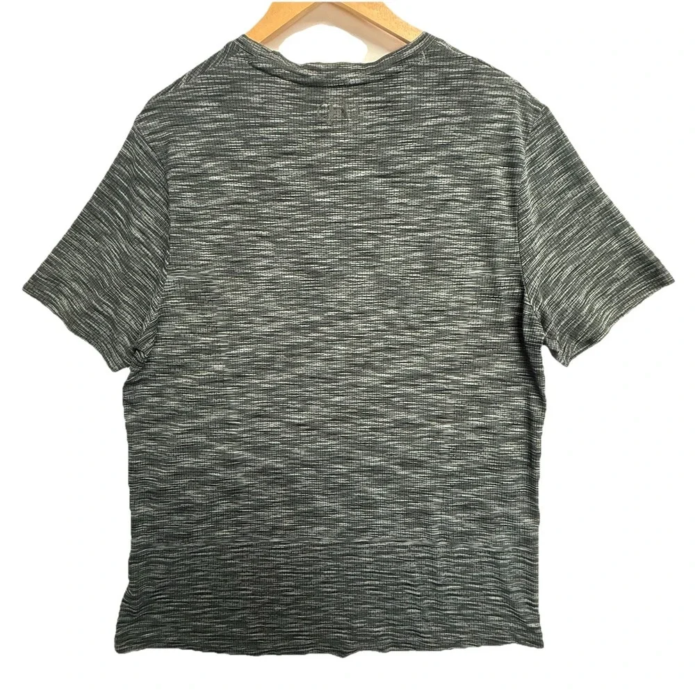 Under‎ Armour Seamless Tee XXL Gray HeatGear Athletic Shirt Mens